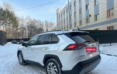 Toyota RAV4, 2021 год, 3 700 000 рублей, 3 фотография