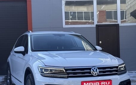 Volkswagen Tiguan II, 2018 год, 3 850 000 рублей, 2 фотография