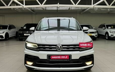 Volkswagen Tiguan II, 2018 год, 2 799 000 рублей, 3 фотография