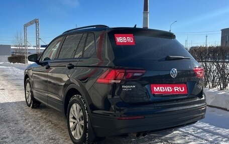 Volkswagen Tiguan II, 2020 год, 2 470 000 рублей, 2 фотография