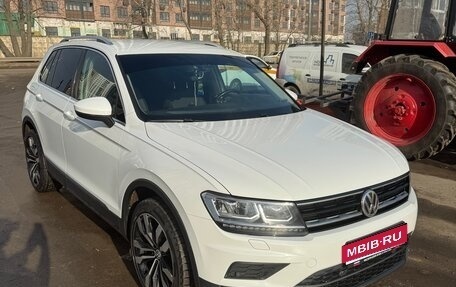 Volkswagen Tiguan II, 2017 год, 2 100 000 рублей, 2 фотография