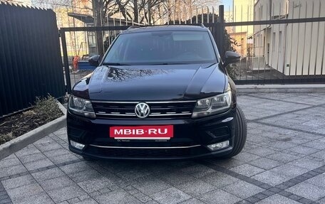 Volkswagen Tiguan II, 2017 год, 1 850 000 рублей, 2 фотография