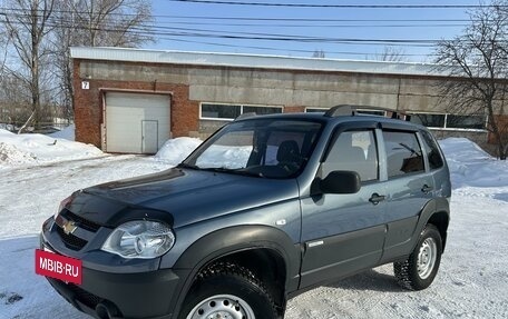 Chevrolet Niva I рестайлинг, 2011 год, 545 000 рублей, 2 фотография