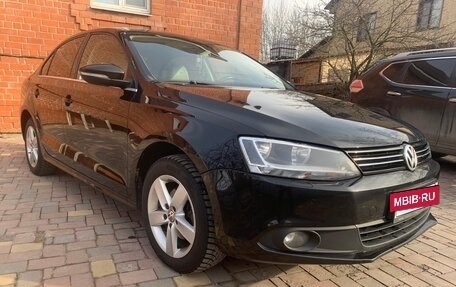 Volkswagen Jetta VI, 2012 год, 1 100 000 рублей, 2 фотография