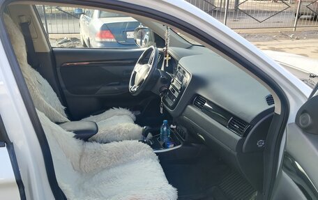 Mitsubishi Outlander III рестайлинг 3, 2018 год, 2 000 000 рублей, 11 фотография