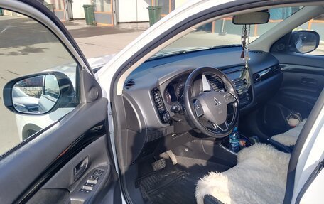 Mitsubishi Outlander III рестайлинг 3, 2018 год, 2 000 000 рублей, 8 фотография