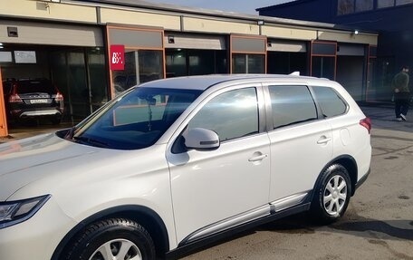 Mitsubishi Outlander III рестайлинг 3, 2018 год, 2 000 000 рублей, 7 фотография