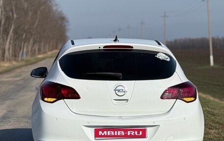 Opel Astra J, 2010 год, 900 000 рублей, 1 фотография