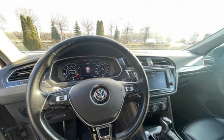 Volkswagen Tiguan II, 2017 год, 2 700 000 рублей, 38 фотография