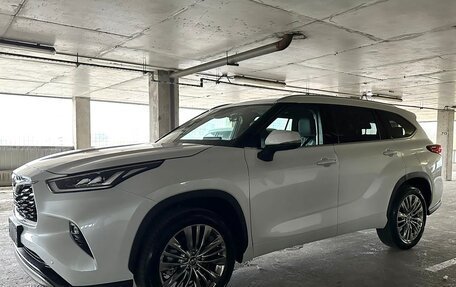 Toyota Highlander, 2025 год, 5 810 000 рублей, 21 фотография