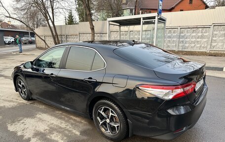 Toyota Camry, 2018 год, 1 950 000 рублей, 6 фотография