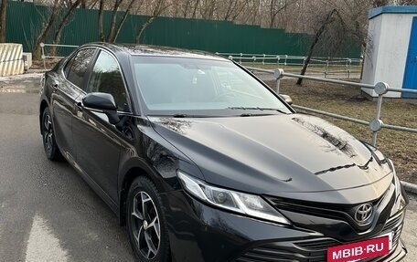 Toyota Camry, 2018 год, 1 950 000 рублей, 3 фотография