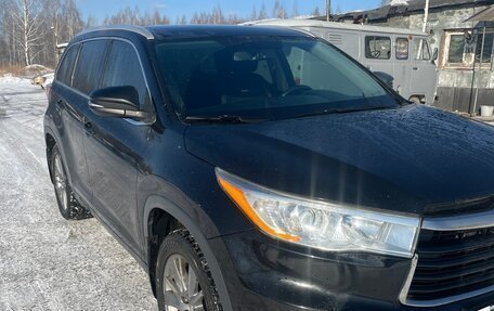 Toyota Highlander III, 2015 год, 3 000 000 рублей, 2 фотография