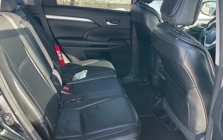 Toyota Highlander III, 2015 год, 3 000 000 рублей, 19 фотография