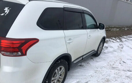 Mitsubishi Outlander III рестайлинг 3, 2015 год, 1 350 000 рублей, 9 фотография