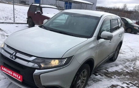 Mitsubishi Outlander III рестайлинг 3, 2015 год, 1 350 000 рублей, 13 фотография