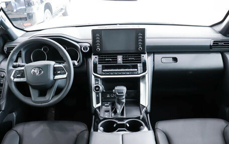 Toyota Land Cruiser, 2024 год, 17 490 000 рублей, 8 фотография