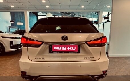 Lexus RX IV рестайлинг, 2020 год, 5 200 000 рублей, 3 фотография