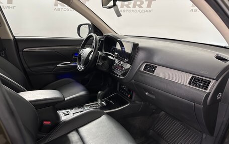 Mitsubishi Outlander III рестайлинг 3, 2018 год, 2 459 000 рублей, 6 фотография