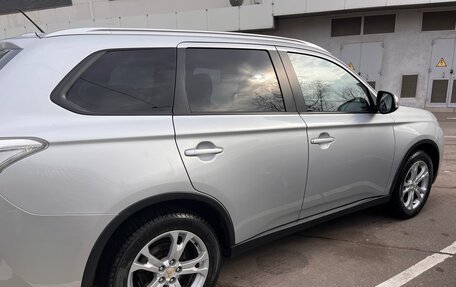 Mitsubishi Outlander III рестайлинг 3, 2014 год, 1 750 000 рублей, 2 фотография