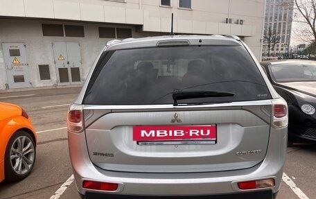 Mitsubishi Outlander III рестайлинг 3, 2014 год, 1 750 000 рублей, 3 фотография