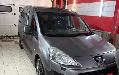 Peugeot Partner II рестайлинг 2, 2010 год, 680 000 рублей, 1 фотография