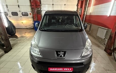 Peugeot Partner II рестайлинг 2, 2010 год, 680 000 рублей, 2 фотография