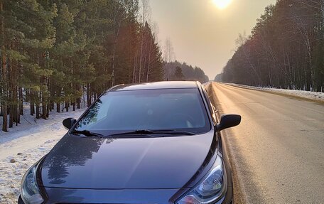 Hyundai Solaris II рестайлинг, 2013 год, 800 000 рублей, 1 фотография