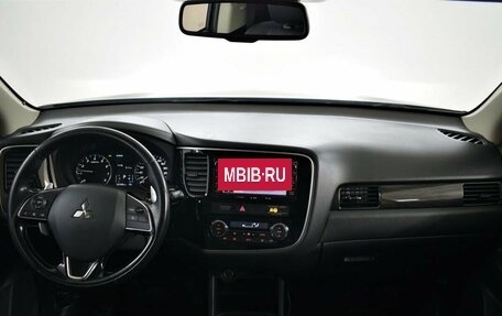 Mitsubishi Outlander III рестайлинг 3, 2016 год, 2 090 000 рублей, 5 фотография