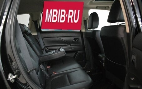 Mitsubishi Outlander III рестайлинг 3, 2016 год, 2 090 000 рублей, 15 фотография