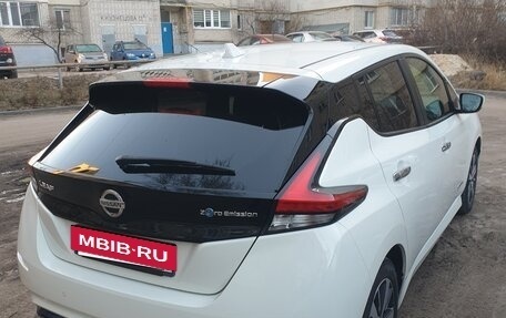 Nissan Leaf II, 2018 год, 1 990 000 рублей, 10 фотография