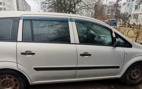 Opel Zafira B, 2010 год, 740 000 рублей, 3 фотография