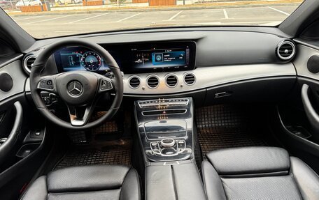 Mercedes-Benz E-Класс, 2017 год, 2 250 000 рублей, 18 фотография
