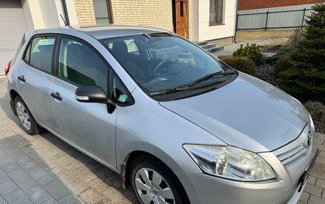 Toyota Auris II, 2011 год, 910 000 рублей, 2 фотография