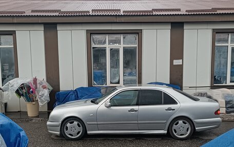 Mercedes-Benz E-Класс, 1998 год, 690 000 рублей, 3 фотография