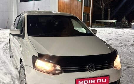 Volkswagen Polo VI (EU Market), 2013 год, 750 000 рублей, 1 фотография