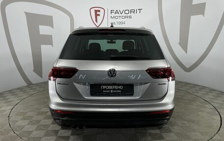 Volkswagen Tiguan II, 2018 год, 2 890 000 рублей, 3 фотография