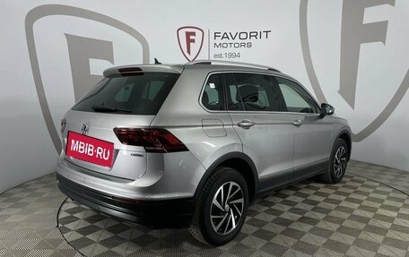 Volkswagen Tiguan II, 2018 год, 2 890 000 рублей, 6 фотография