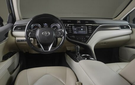 Toyota Camry, 2018 год, 2 699 000 рублей, 6 фотография