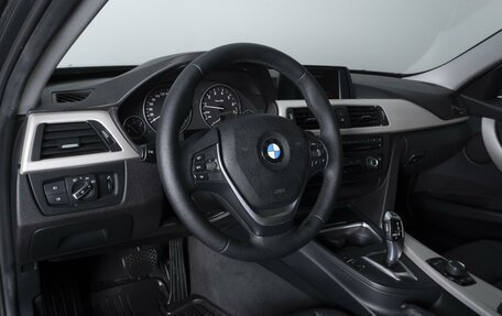 BMW 3 серия, 2015 год, 2 054 000 рублей, 13 фотография