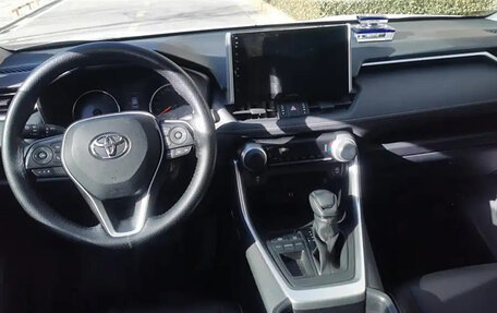 Toyota RAV4, 2021 год, 1 955 000 рублей, 6 фотография