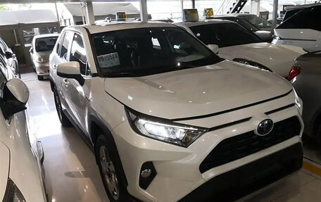 Toyota RAV4, 2021 год, 2 620 000 рублей, 3 фотография