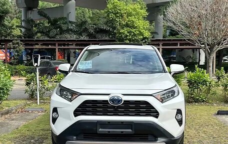 Toyota RAV4, 2021 год, 2 620 000 рублей, 2 фотография