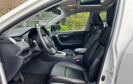 Toyota RAV4, 2021 год, 2 620 000 рублей, 12 фотография