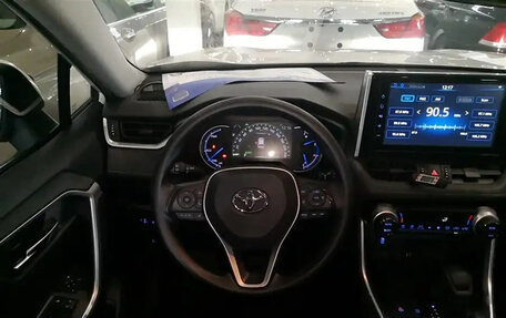 Toyota RAV4, 2021 год, 2 620 000 рублей, 10 фотография