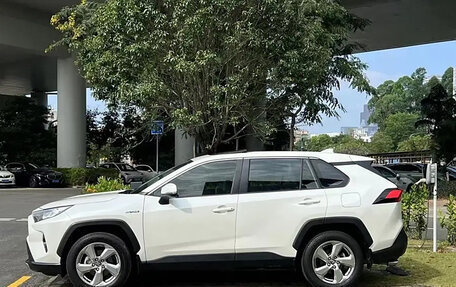 Toyota RAV4, 2021 год, 2 620 000 рублей, 4 фотография