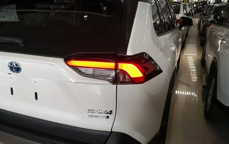 Toyota RAV4, 2021 год, 2 620 000 рублей, 7 фотография