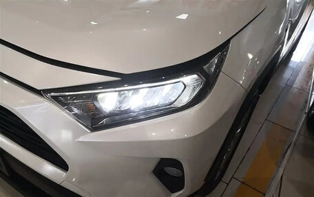 Toyota RAV4, 2021 год, 2 620 000 рублей, 8 фотография