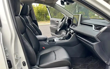 Toyota RAV4, 2021 год, 2 620 000 рублей, 14 фотография