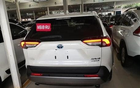 Toyota RAV4, 2021 год, 2 620 000 рублей, 5 фотография